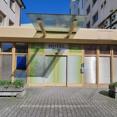 Hotel Rada 俄斯特拉发 外观 照片