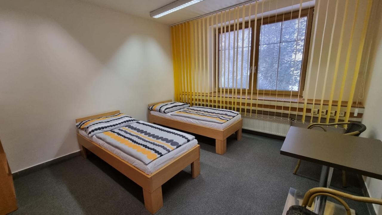 Hotel Rada 俄斯特拉发 外观 照片