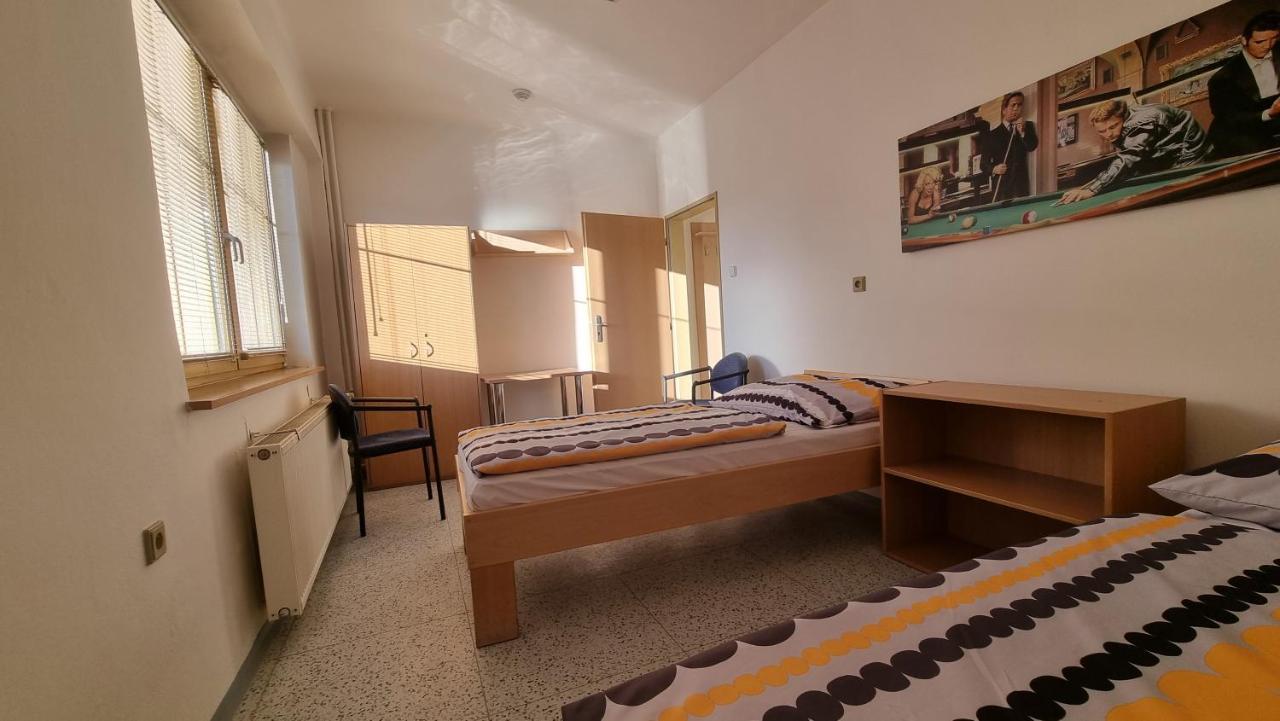 Hotel Rada 俄斯特拉发 外观 照片