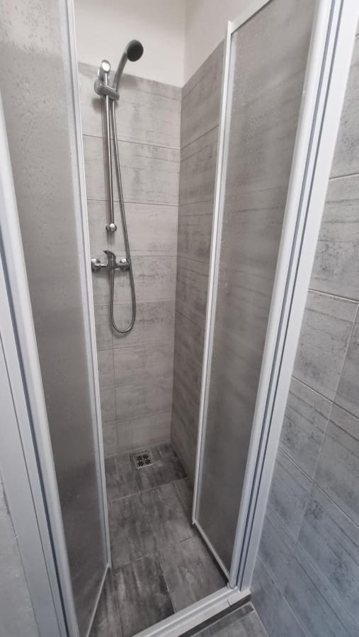 Hotel Rada 俄斯特拉发 外观 照片