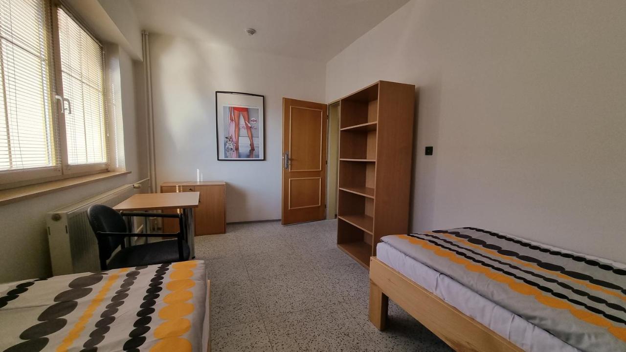 Hotel Rada 俄斯特拉发 外观 照片