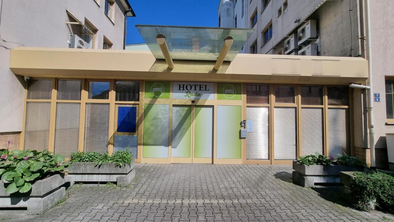 Hotel Rada 俄斯特拉发 外观 照片