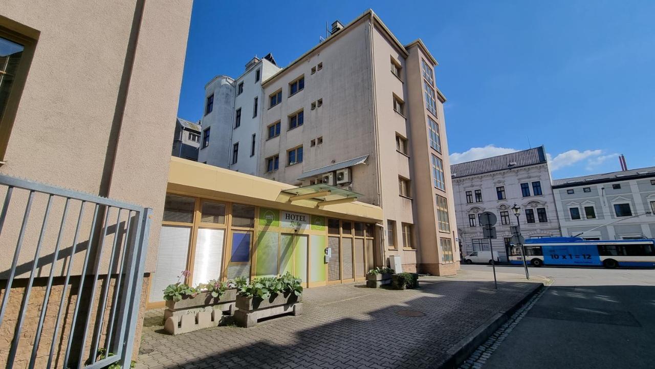 Hotel Rada 俄斯特拉发 外观 照片