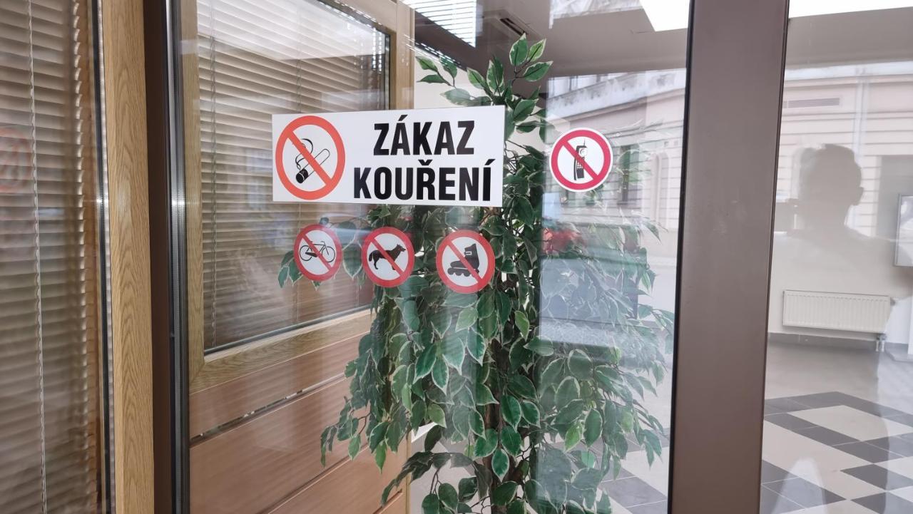 Hotel Rada 俄斯特拉发 外观 照片